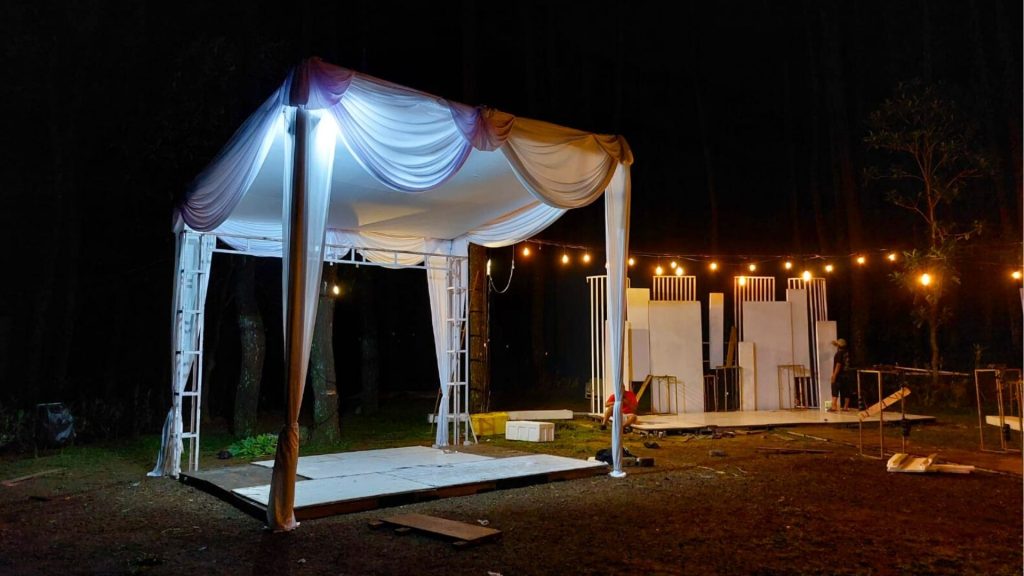 SEWA TENDA PLAFON UNTUK ACARA PERNIKAHAN