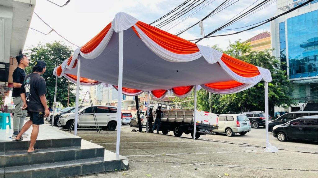 SEWA TENDA PLAFON DAN MEJA BUNDAR DI JAKARTA