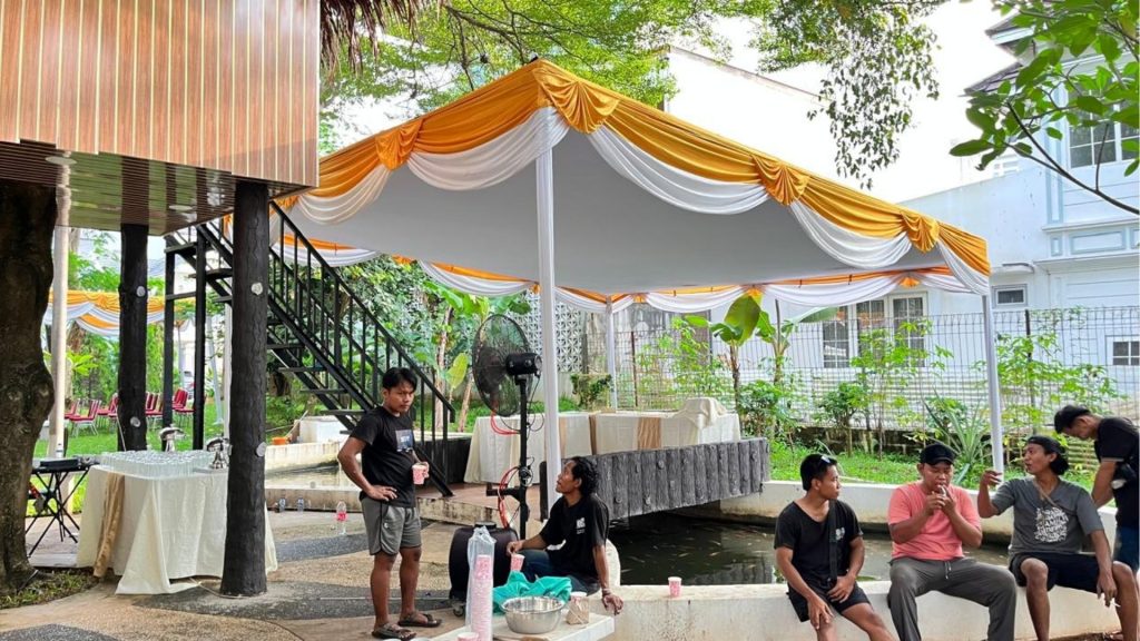 SEWA TENDA PLAFON DAN MEJA BUNDAR DI JAKARTA