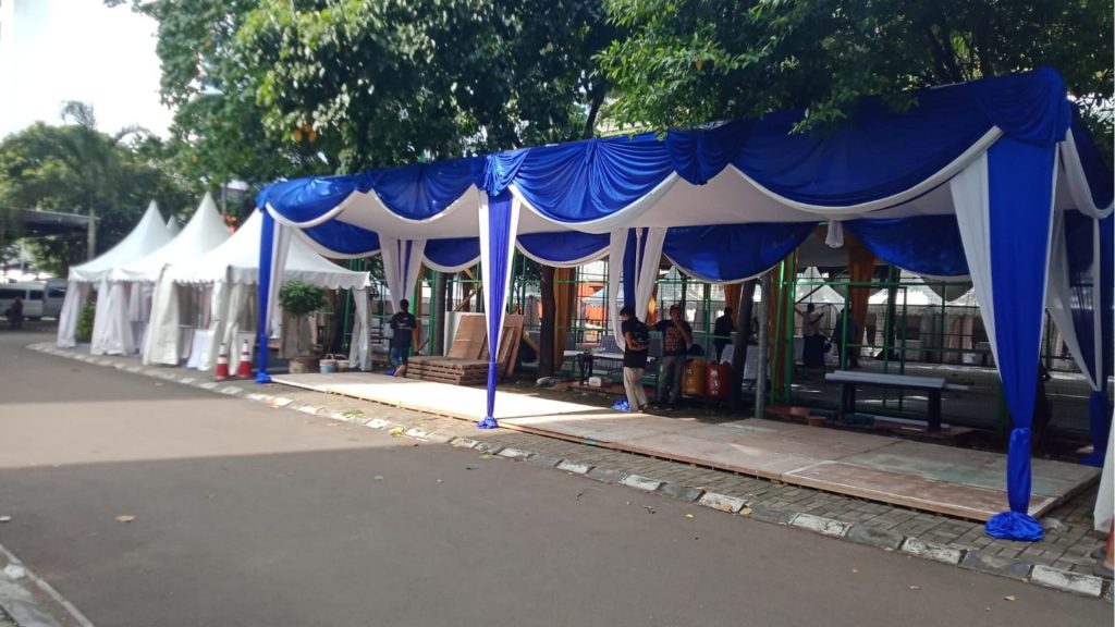 SEWA TENDA PLAFON DAN MEJA BUNDAR DI JAKARTA